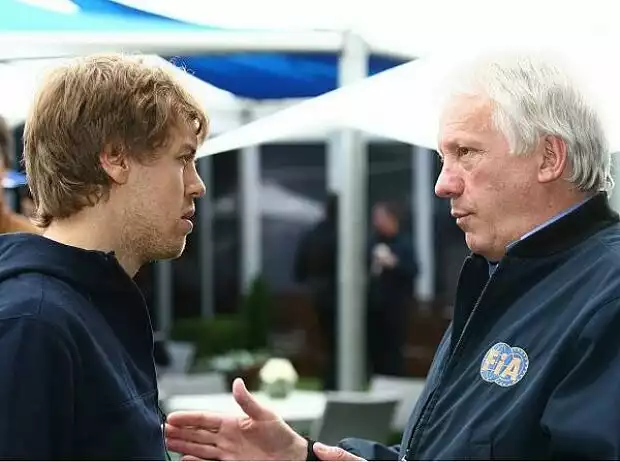 Sebastian Vettel, Charlie Whiting (Technischer Delegierte der FIA) Titel-Bild zur News: Sebastian Vettel, Charlie Whiting (Technischer Delegierte der FIA)