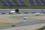 Die IndyCars biegen in Turn 14 nach links in die Boxengasse das Ovals ab