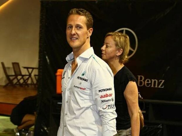 Titel-Bild zur News: Michael Schumacher und Sabine Kehm