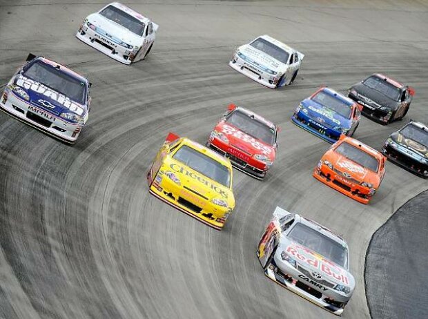 Dale Earnhardt Jun., Clint Bowyer, Brian Vickers Dale Earnhardt Jun., Clint Bowyer, Brian Vickers
