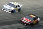 Greg Biffle (Roush) und J.J. Yeley (Front Row) 