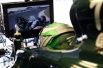 Heikki Kovalainen (Lotus) schaut Jarno Trulli (Lotus) su
