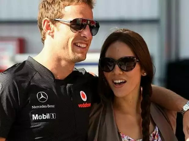 Titel-Bild zur News: Jenson Button und Jessica Michibata