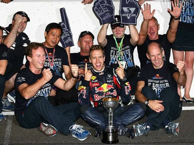 Titel-Bild zur News: Adrian Newey (Technischer Direktor), Christian Horner (Teamchef), Sebastian Vettel