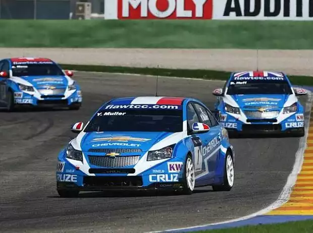 Titel-Bild zur News: Alain Menu, Robert Huff, Yvan Muller