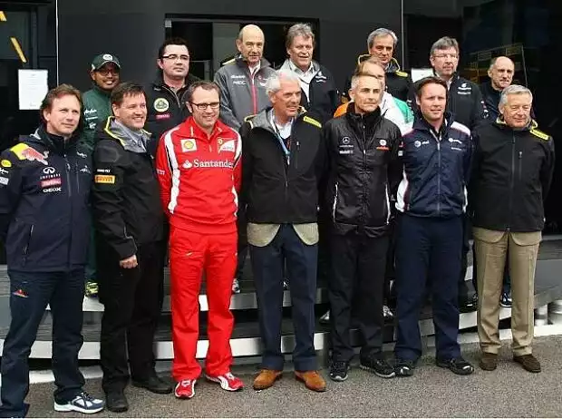 Martin Whitmarsh (Teamchef), Eric Boullier, Stefano Domenicali (Teamchef), Christian Horner (Teamchef), Norbert Haug (Mercedes-Motorsportchef), Peter Sauber (Teamchef), Franz Tost (Teamchef), Sam Michael (Technischer Direktor) Titel-Bild zur News: Martin Whitmarsh (Teamchef), Eric Boullier, Stefano Domenicali (Teamchef), Christian Horner (Teamchef), Norbert Haug (Mercedes-Motorsportchef), Peter Sauber (Teamchef), Franz Tost (Teamchef), Sam Michael (Technischer Direktor)