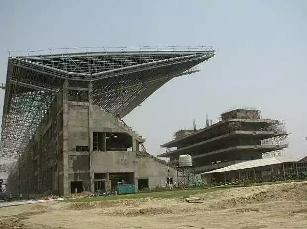 Bauarbeiten an der Rennstrecke in Noida Titel-Bild zur News: Bauarbeiten an der Rennstrecke in Noida