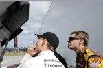 Trevor Bayne (Wood) und David Ragan (Roush) studieren die Daten