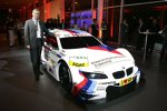 Jens Marquardt (BMW Motorsport Direktor) mit dem BMW M3 DTM