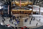 Die Fans strömen in die Halle