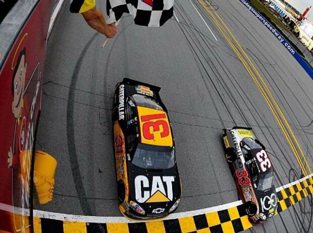 Clint Bowyer Clint Bowyer