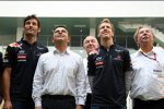 Mark Webber (Red Bull), Renault-Chef Carlos Ghosn, Sebastian Vettel (Red Bull) und Renault-Team-Geschäfstführer Jean-Francois Caubet 