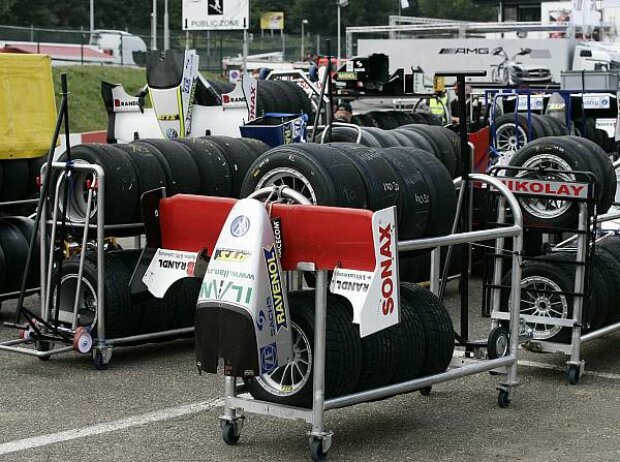 Titel-Bild zur News: Reifen im Formel-3-Cup