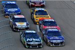Restart mit Carl Edwards und Matt Kenseth (beide Roush) an der Spitze
