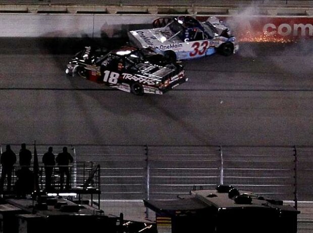 Kyle Busch Ron Hornaday Kyle Busch Ron Hornaday