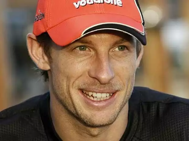 Jenson Button mit Schnauzer Titel-Bild zur News: Jenson Button mit Schnauzer