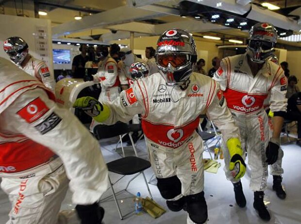 Titel-Bild zur News: McLaren-Mechaniker