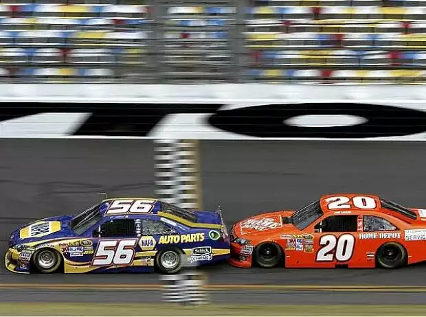 Martin Truex Joey Logano Titel-Bild zur News: Martin Truex Joey Logano