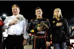 Richard Childress und Austin Dillon bei der Hymne