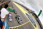 Start zum Ford 400: Carl Edwards (Roush) führt souverän