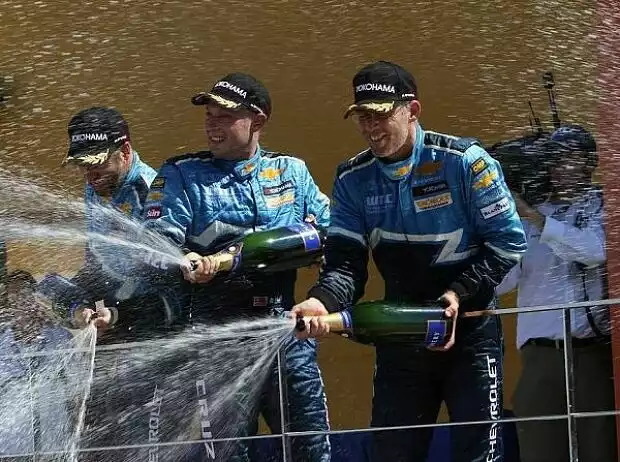 Alain Menu, Robert Huff, Yvan Muller Titel-Bild zur News: Alain Menu, Robert Huff, Yvan Muller