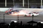 Crash mit Cole Whitt und Landon Cassill