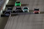 Four-Wide: Carl Edwards (Roush) links, Tony Stewart (SHR) rechts, in der Mitte Kevin Harvick (Childress) und Kyle Busch (Gibbs) 