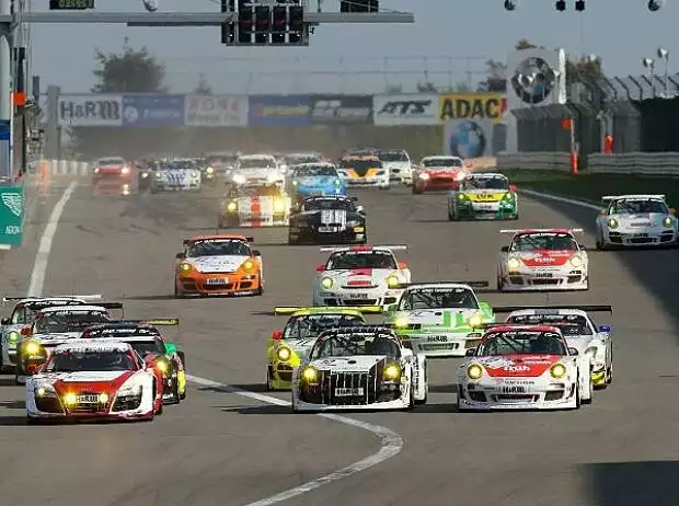 VLN-Start auf dem Nürburgring Titel-Bild zur News: VLN-Start auf dem Nürburgring
