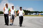 Adrian Sutil (Force India) mit seinem Renningenieur Bradley Choyce