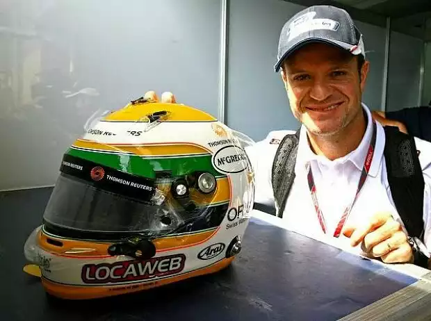 Rubens Barrichello mit seinem Helm Titel-Bild zur News: Rubens Barrichello mit seinem Helm