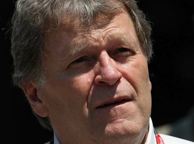 Norbert Haug (Mercedes-Motorsportchef) Norbert Haug (Mercedes-Motorsportchef)