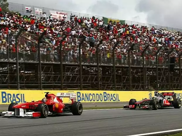 Lewis Hamilton hinter Felipe Massa Titel-Bild zur News: Lewis Hamilton hinter Felipe Massa