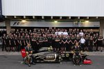 Das Renault-Team zum Saisonabschluss mit Bruno Senna und Witali Petrow