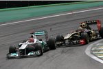 Michael Schumacher (Mercedes) und Bruno Senna (Renault) kollidieren