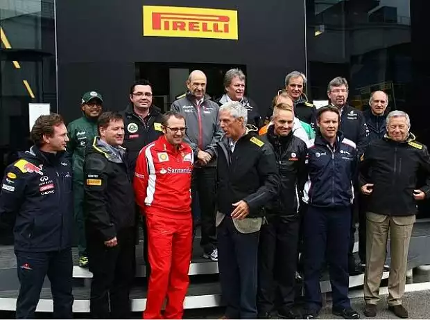 Martin Whitmarsh (Teamchef), Eric Boullier, Stefano Domenicali (Teamchef), Christian Horner (Teamchef), Norbert Haug (Mercedes-Motorsportchef), Peter Sauber (Teamchef), Franz Tost (Teamchef), Sam Michael (Technischer Direktor) Titel-Bild zur News: Martin Whitmarsh (Teamchef), Eric Boullier, Stefano Domenicali (Teamchef), Christian Horner (Teamchef), Norbert Haug (Mercedes-Motorsportchef), Peter Sauber (Teamchef), Franz Tost (Teamchef), Sam Michael (Technischer Direktor)