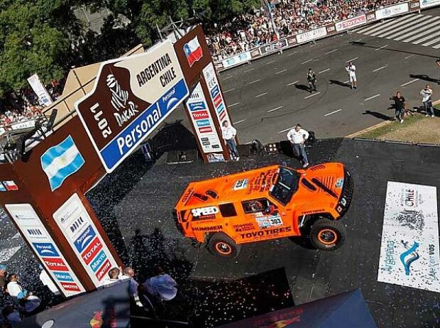 Titel-Bild zur News: Robby Gordon Hummer Dakar 2011