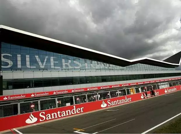 Titel-Bild zur News: Eröffnung des "Silverstone-Wing"