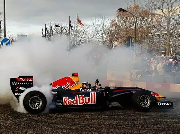 Sebastian Vettel in Milton Keynes Titel-Bild zur News: Sebastian Vettel in Milton Keynes