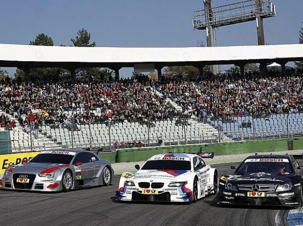 Titel-Bild zur News: Demorunden der DTM-Autos der Saison 2012 in Hockenheim