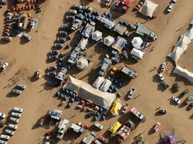 Titel-Bild zur News: Biwak bei der Rallye Dakar