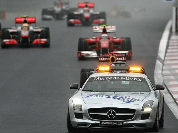 Safety-Car Safety-Car