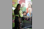 Danica Patrick von den Fans belagert