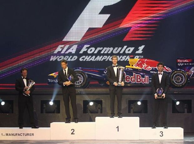 Titel-Bild zur News: Mark Webber, Sebastian Vettel, Jenson Button, Christian Horner (Teamchef)