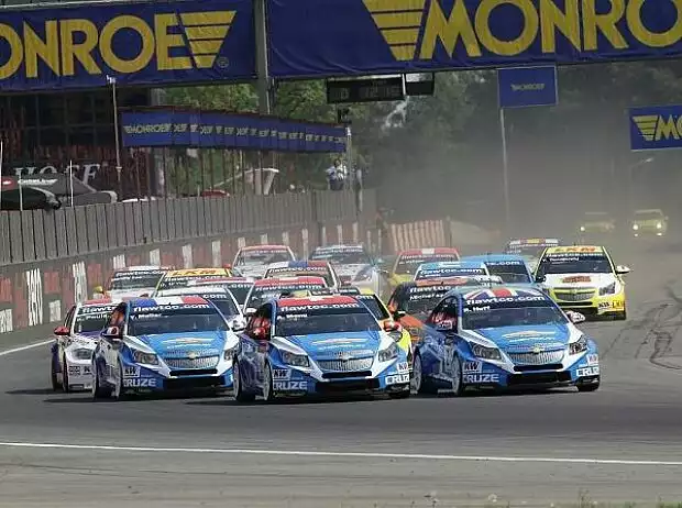 Yvan Muller, Alain Menu, Robert Huff Titel-Bild zur News: Yvan Muller, Alain Menu, Robert Huff