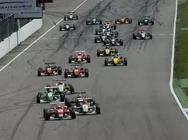 Formel 3 Cup Start Titel-Bild zur News: Formel 3 Cup Start