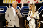 Junior Johnson im Interview mit einer Miss Sprint-Cup