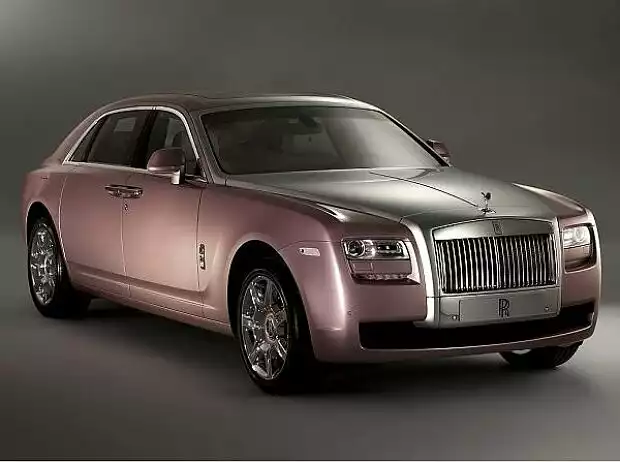 Bespoke-Design: Rolls-Royce Rose Quartz Ghost Titel-Bild zur News: Bespoke-Design: Rolls-Royce Rose Quartz Ghost
