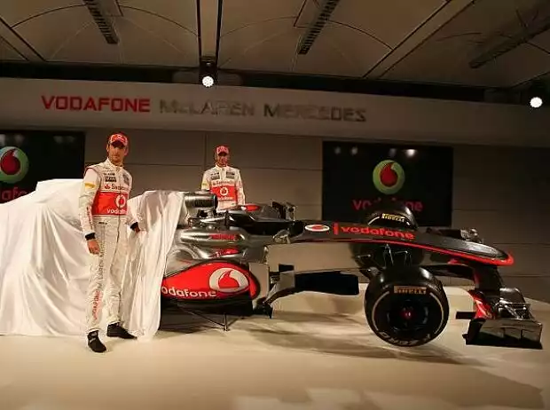 Jenson Button, Lewis Hamilton und der McLaren-Mercedes MP4-27 Titel-Bild zur News: Jenson Button, Lewis Hamilton und der McLaren-Mercedes MP4-27