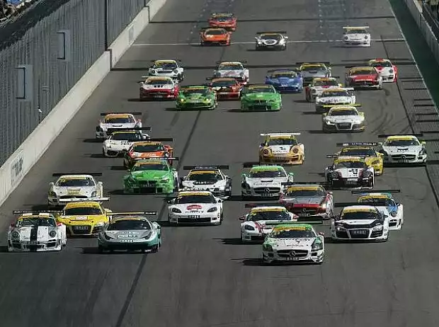 Start zum GT-Masters-Lauf auf dem Lausitzring 2011 Titel-Bild zur News: Start zum GT-Masters-Lauf auf dem Lausitzring 2011