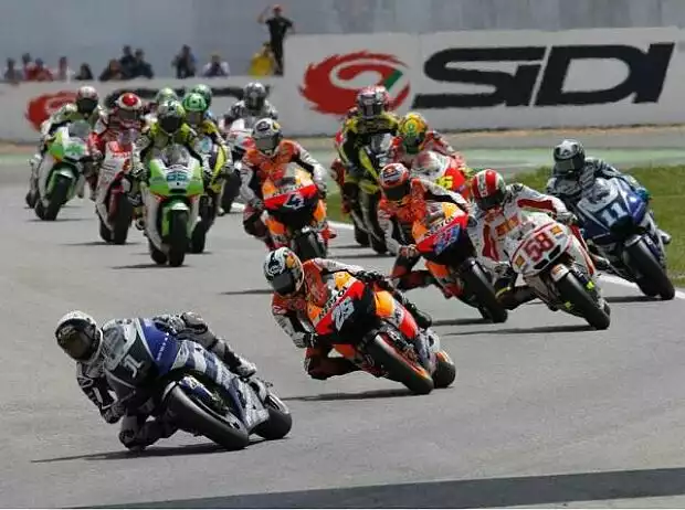 Titel-Bild zur News: Start zum MotoGP-Rennen in Estoril 2011